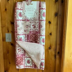 ENVOGUE Reversible Corduroy Valentine Throw with Floral Patchwork Design